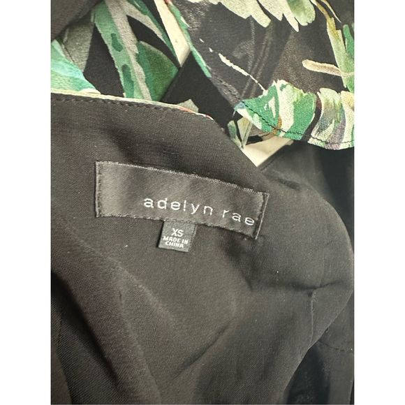 Adelyn Rae Floral Black Flutter Sleeve Lightweight Jumpsuit Romper Sz XS Women's - Picture 7 of 10